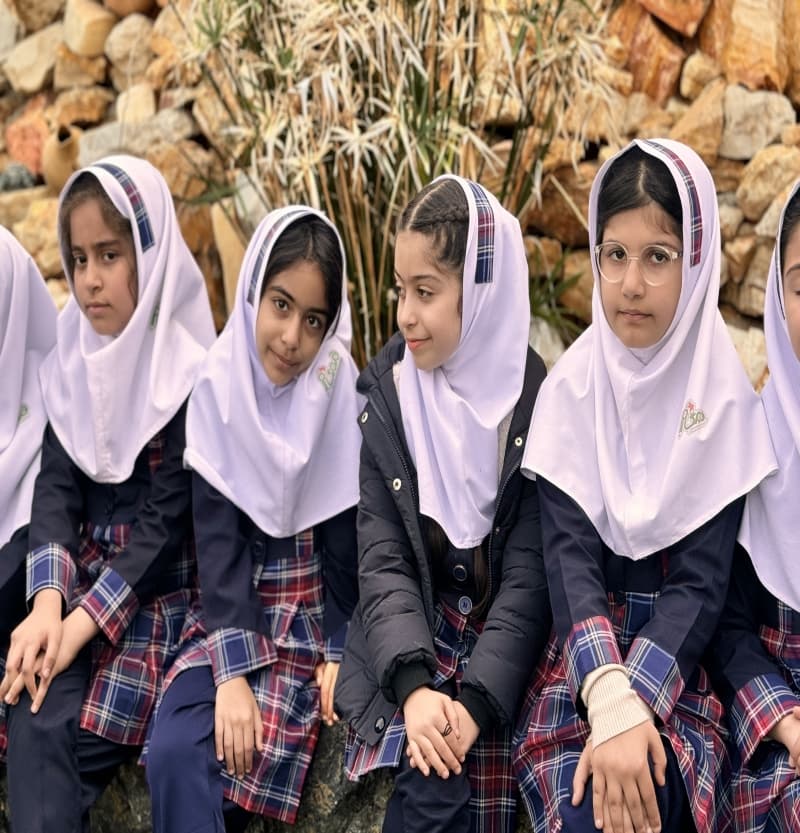    دانش آموزان دبستان دخترانه غیردولتی همگام 